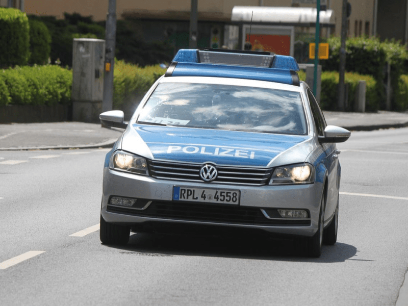 Ein Polizei-Auto auf Streife.